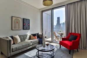 Design-lejlighed | Opholdsområde | 60-tommers smart-tv med kabelkanaler, tv, Netflix