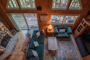 Smart TV, fireplace - Lux's Lair - Classic Chalet in Big Trees Village (Camp Connell)