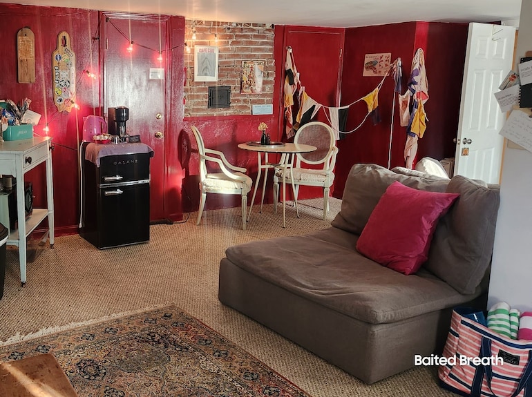 Beach, Marina, Restaurants! 1 Bedroom, Living Room, Bath With Private Entrance! - Massachusetts