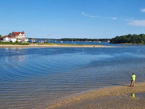 Beach nearby, sun-loungers, beach towels