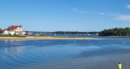 Steps from Marina, beach, restaurants!