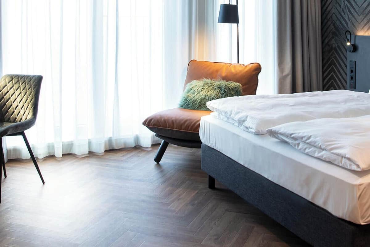 Business Double Room | Desk, free WiFi, bed sheets