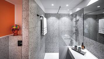 Douche, articles de toilette écologiques, sÚche-cheveux