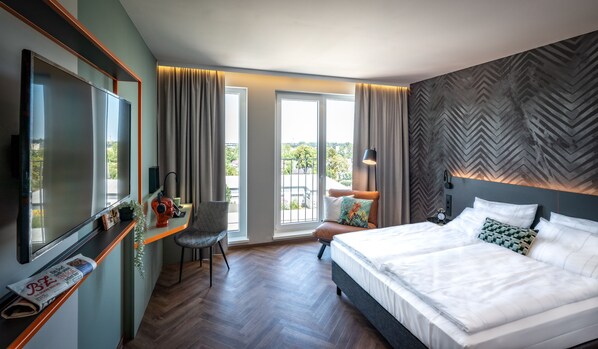 Desk, free WiFi, bed sheets