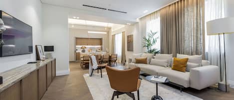 Covent Garden Piazza by Stayo Penthouse | Coin séjour | Télévision de 65 pouces avec chaßnes par satellite