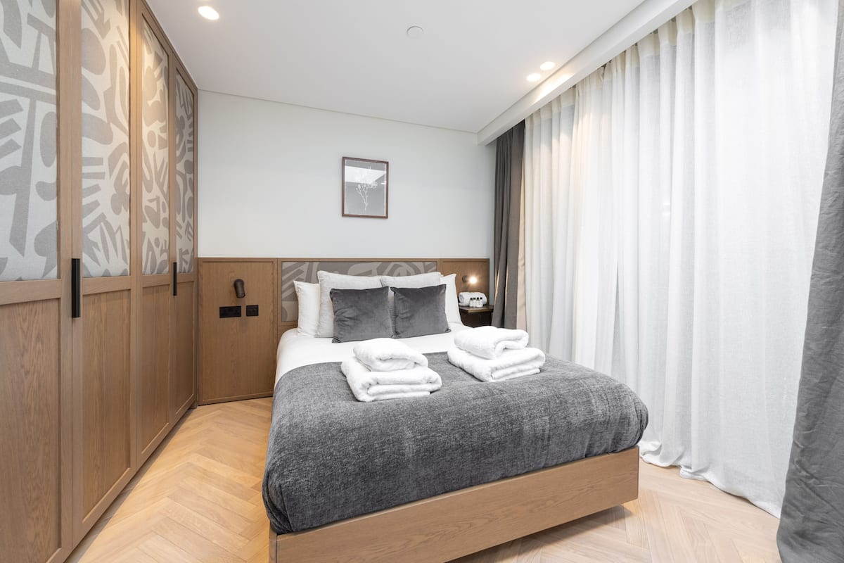 Elegant 1 bed | Strykjärn/strykbräda, gratis barnsängar och sängkläder