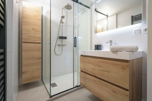 Shower, towels