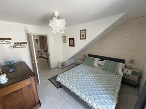 4 عدّة غرف نوم ومكتب ومكواة/لوح كي وواي فاي مجانًا