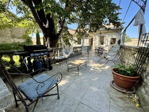 تناول الطعام بالخارج