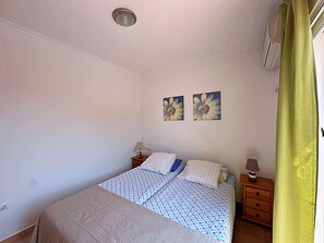 2 habitaciones, tabla de planchar con plancha, wifi y ropa de cama 