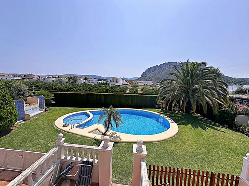 Elegant terraced house in a fantastic south position in Els Poblets