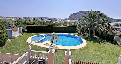 Elegant terraced house in a fantastic south position in Els Poblets