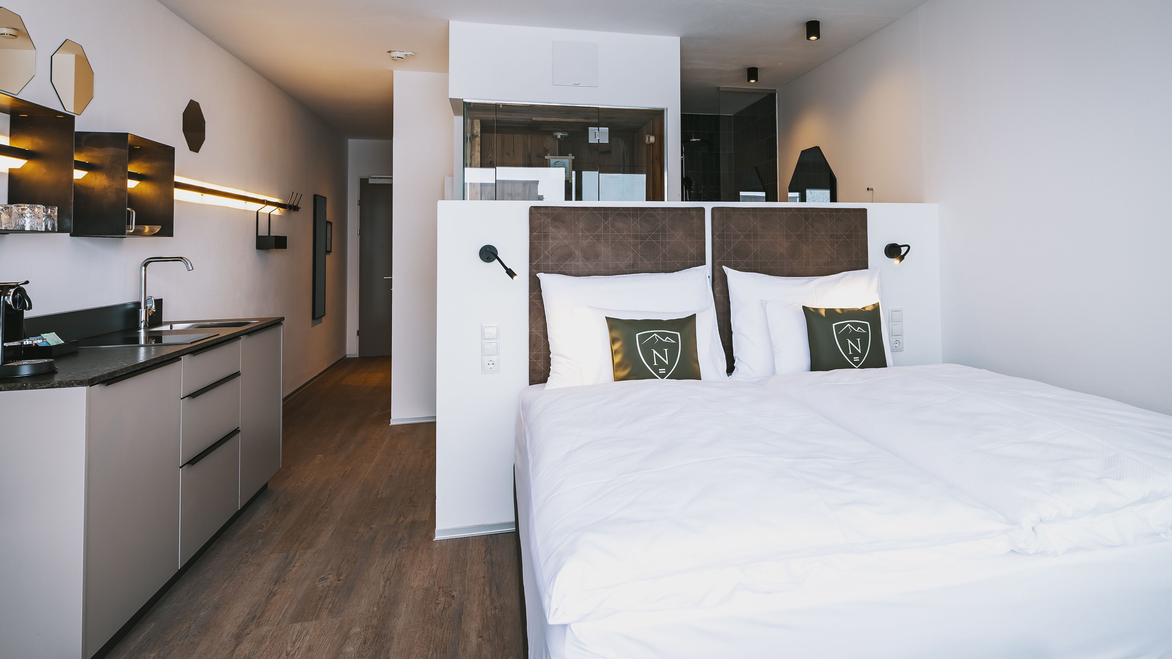 Hypo-allergenic bedding, in-room safe, desk, free WiFi