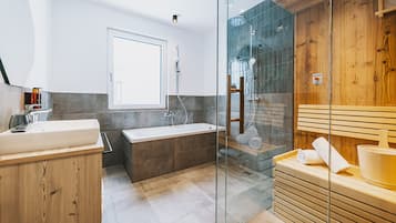 Hiustenkuivaaja, kylpytakit, tohvelit, pyyhkeet