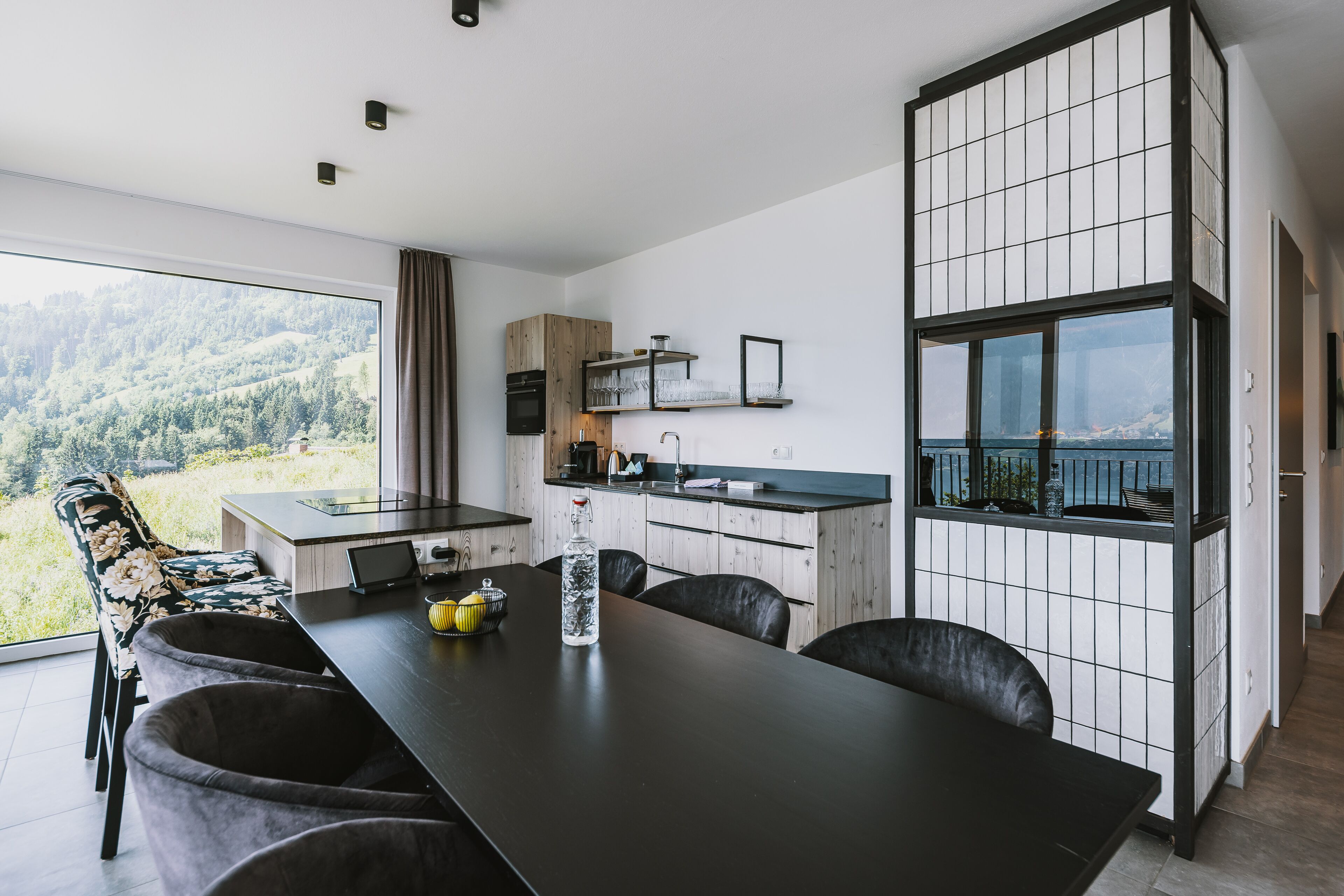 Penthouse | Bếp riêng | Tủ lạnh nhỏ, dụng cụ pha espresso, ấm điện 