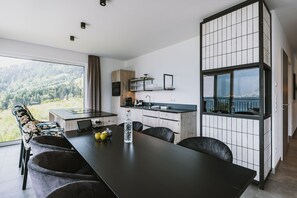 Ático | Cocina privada | Frigorífico pequeño, máquina de café espresso y hervidor eléctrico