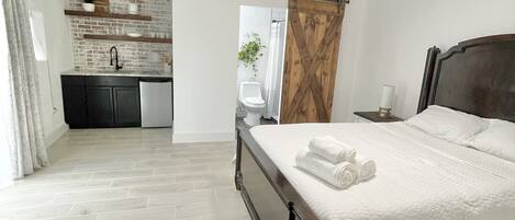 1 soverom, strykejern/-brett, reiseseng for barn og wi-fi (inkludert)