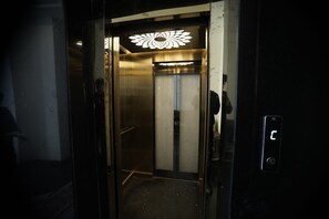 Elevator - Hotel The Black Gold (Kharar)