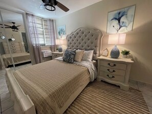 2 chambres, fer et planche à repasser, lit de bébé portatif