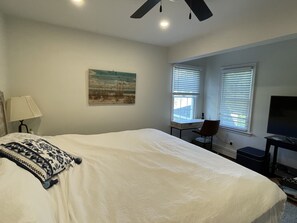 2 bedrooms, desk, free WiFi, bed sheets