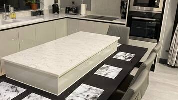 Panoramic Bungalow, Private Bathroom, Courtyard View | Shared kitchen