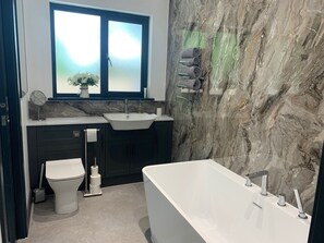 Bungalow có tầm nhìn toàn cảnh, phòng tắm riêng, quang cảnh sân vườn | Nội thất