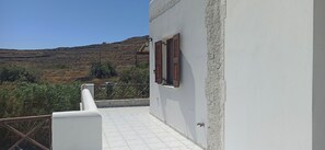 Property grounds - SUITE 40M2,,,WITH HUG TERRAGE  40MM FOR SAND BEACH (Βάρη)