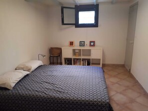 3 bedrooms, iron/ironing board, travel cot, free WiFi