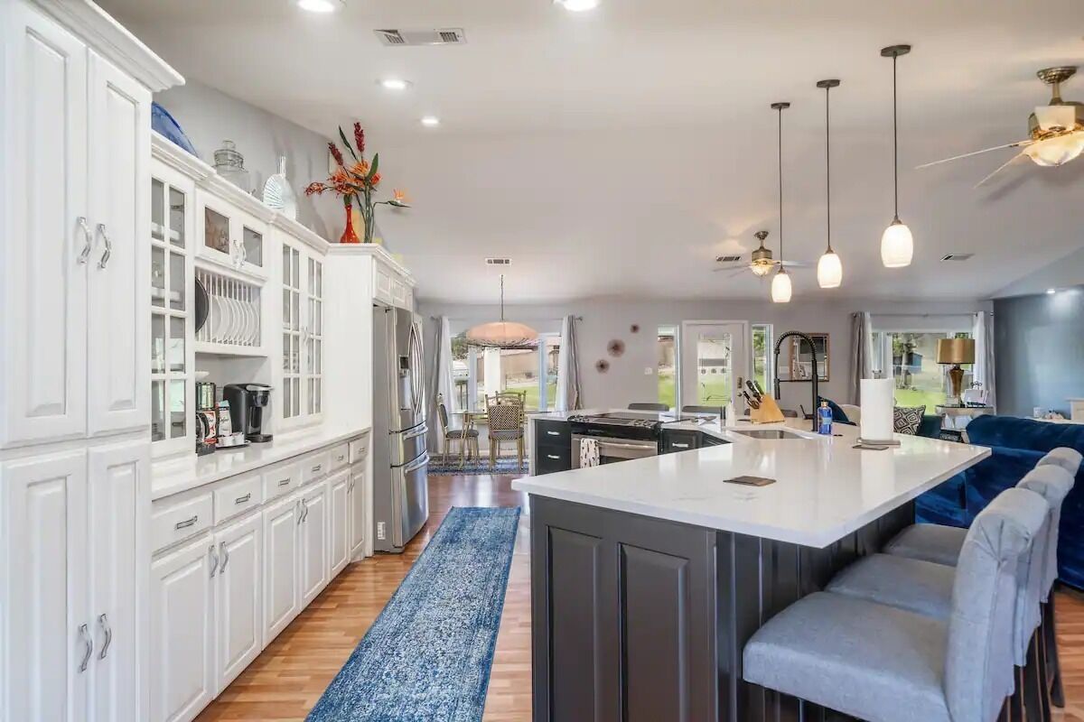 Frigorífic, microones, forn i placa de cuina 