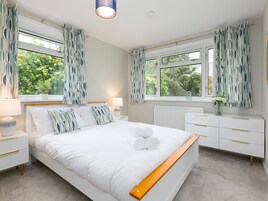 Cottage | 4 bedrooms, individually decorated, individually furnished, free WiFi