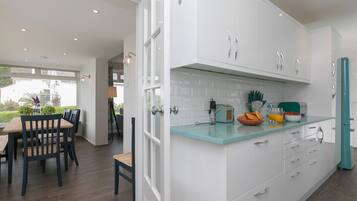 Ferienhaus | Eigene Küche | Kühlschrank, Geschirrspüler, Wasserkocher, Toaster
