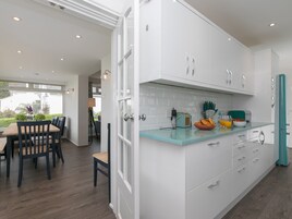 Casa de campo | Cozinha privada | Geladeira, lava-louças, chaleira elétrica, torradeira