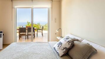 2 室のベッドルーム、旅行用ベビーベッド、WiFi、ベッドシーツ