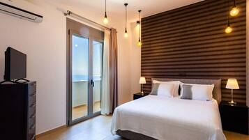 4 bedrooms, travel crib, WiFi, bed sheets