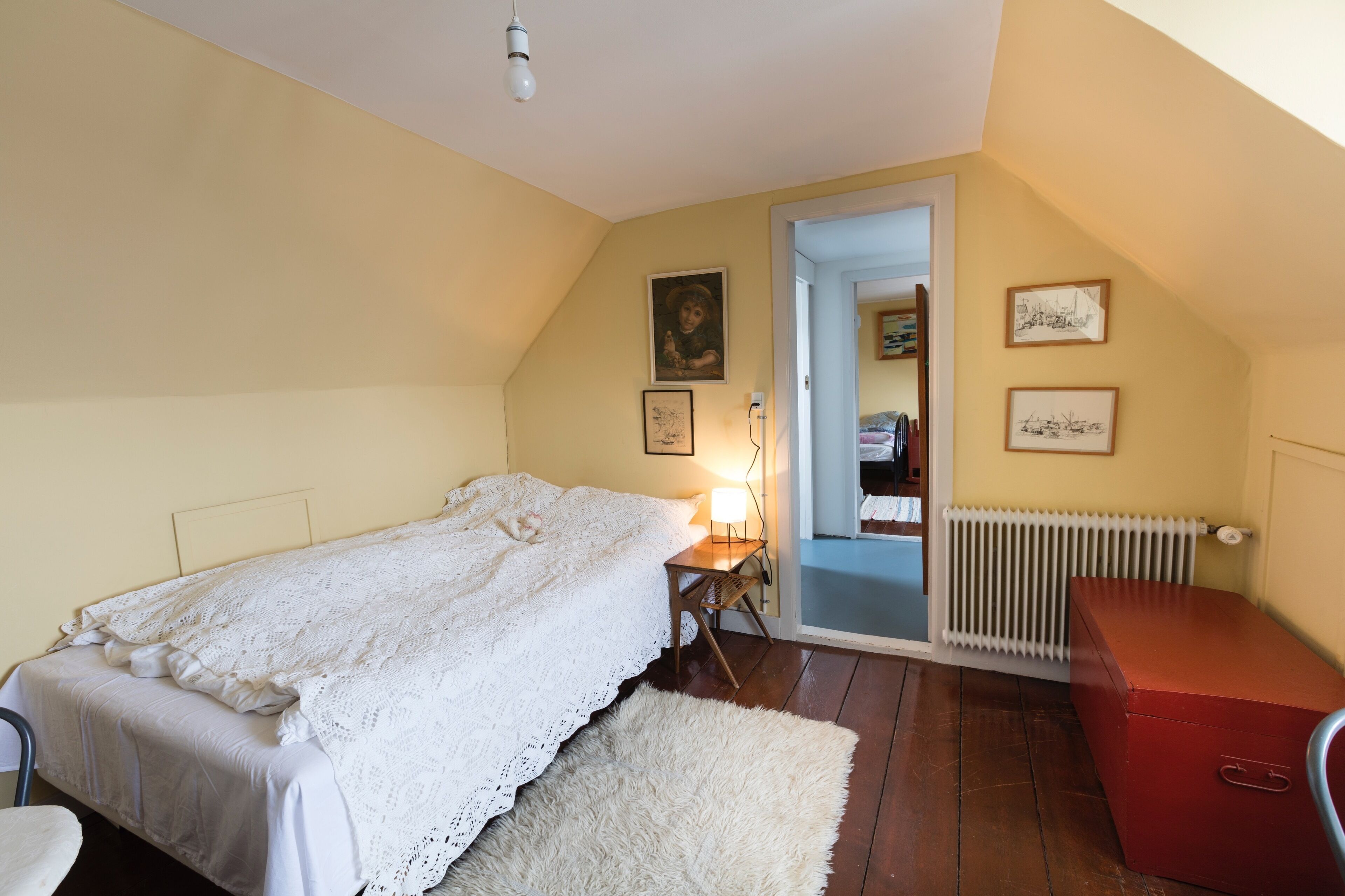 3 bedrooms, individually decorated, individually furnished