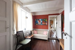 Traditional Villa | Living room | 40-inch Smart TV with digital channels, TV, streaming services