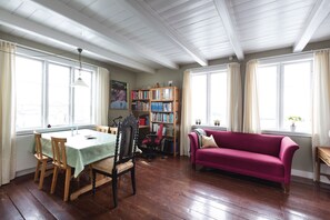 Traditional Villa | Living area | 40-inch Smart TV with digital channels, TV, streaming services