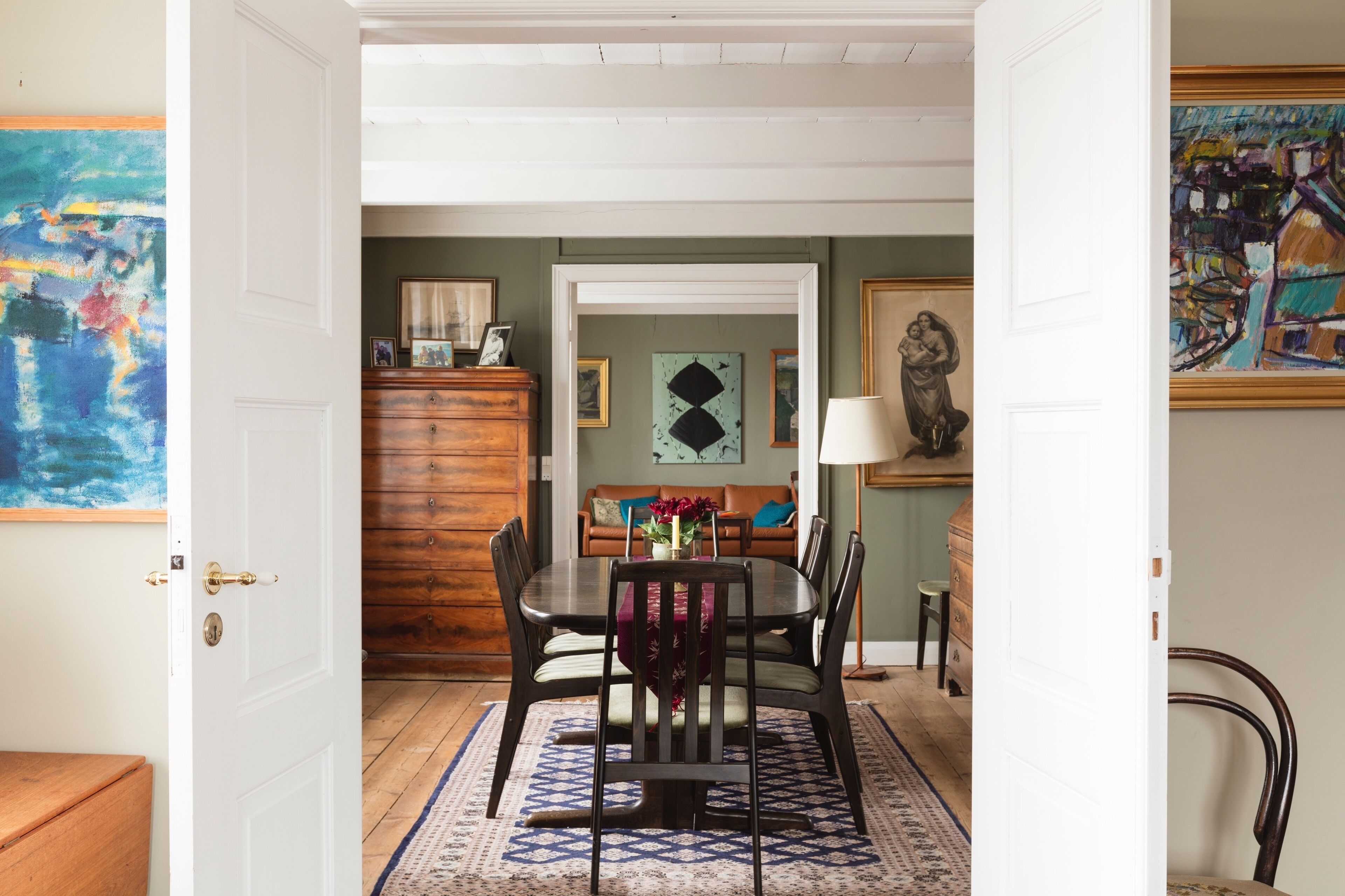 Traditional Villa | Dining room