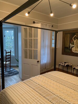 4 bedrooms, desk, iron/ironing board, free WiFi