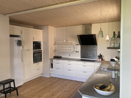 Classic Double or Twin Room | Shared kitchen facilities | Shared fridge, microwave