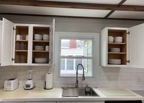 Mikroaaltouuni, uuni, liesi, astianpesukone