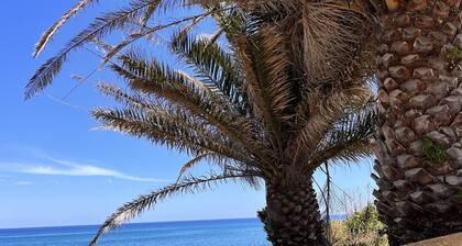 Ferienwohnung in ruhiger Lage 900 Meter vom Meer mit Pool