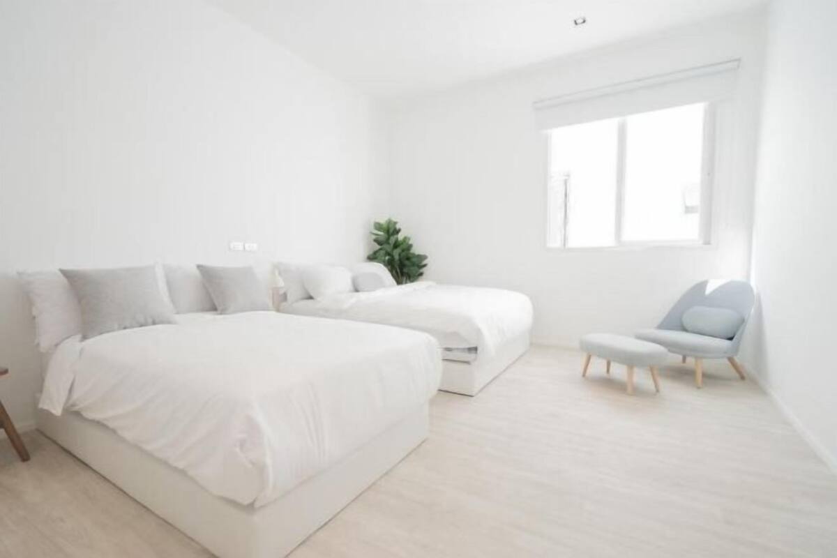 3 chambres, bureau, Wi-Fi gratuit, draps fournis