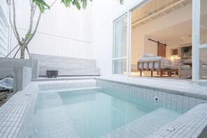 Villa with Private Pool | โต๊ะทำงาน, Wi-Fi ฟรี, ผ้าปูที่นอน