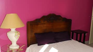 3 slaapkamers, een strijkplank/strijkijzer, reisbedje, wifi