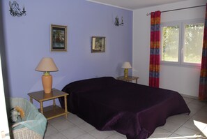 3 bedrooms, iron/ironing board, travel cot, WiFi - La Grupi, charming gite in beautiful surroundings (Albaron)