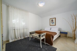 1 bedroom, iron/ironing board, WiFi, bed sheets