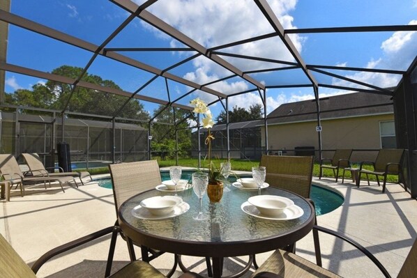 Outdoor dining - 4 Bed Pool Game Room In Sandy Ridge 4 Bedroom Home by Redawning (Davenport)