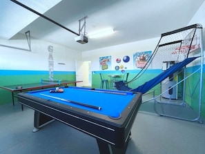 House, 6 Bedrooms | Games room - Beautiful 6 Bed Pool Game Spa Home Champions Gate 6 Bedroom Home by Redawning (Davenport)