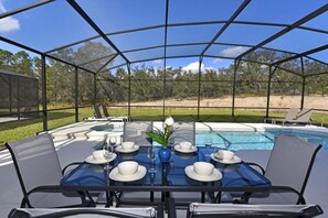 House, 6 Bedrooms | Outdoor dining